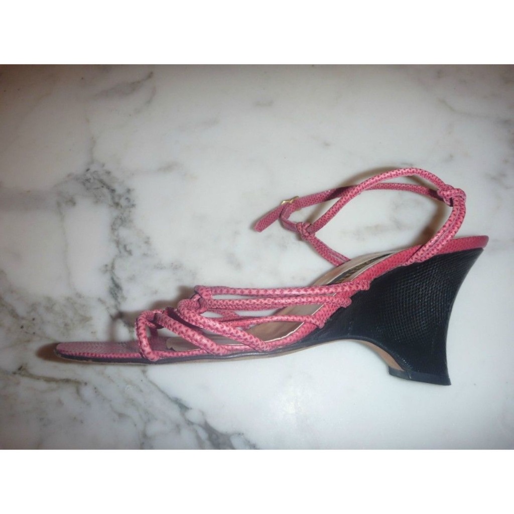 Ombeline Strappy Wedge In Black And Pink Lizard
